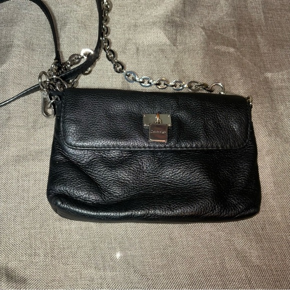 CALVIN KLEIN Small Black Pebble Leather Cross-body Handbag with Chain Strap - Picture 1 of 15